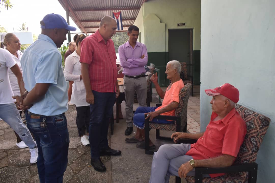 Como parte de la visita integral del Comité Provincial del Partido al municipio Jobabo,  pudimos estar en el hogar de ancianos, centro de producción de medicina natural y tradicional y ESBU 30 de diciembre #SíSePuede #PorLasTunasLaVictoria