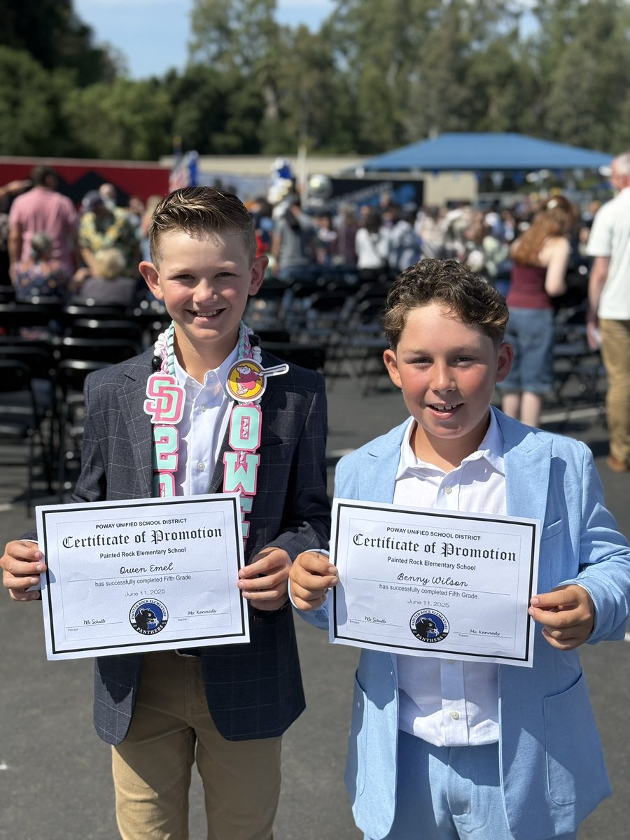 TheWilsonAgency's tweet photo. Mini Don and Mud graduated today!!!
#SomeKindaNice
#ForTheFaithful
@Padres
@DonOrsillo
#mudgrant https://t.co/9bSb0HZwwu