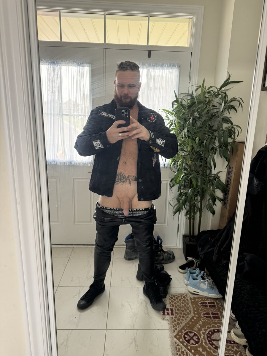Cameronwhorecb's tweet photo. Would you let me cum in your mouth?!?! 🍆💦😉 #love #instagood #photooftheday #fashion #happy #tbt #riyadh https://t.co/JPRwSxq67P