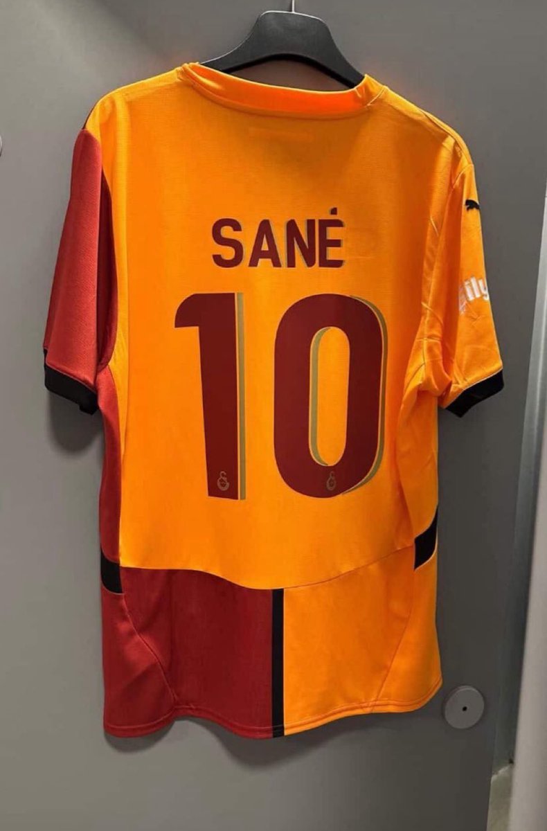 Leroy Sane Galatasaray’da 10 numaralı formayı giyecek.