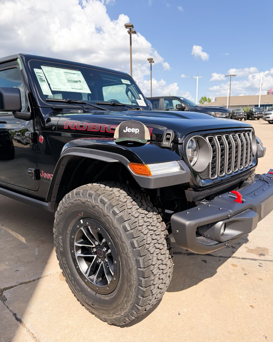 FowlerDodge's tweet image. The only thing better than a Jeep... is a Jeep with a matching hat. 🧢🚙
#Fowler #FowlerAuto #FowlerDodge #JeepLife #BuiltForAdventure #OKC @fowlerauto