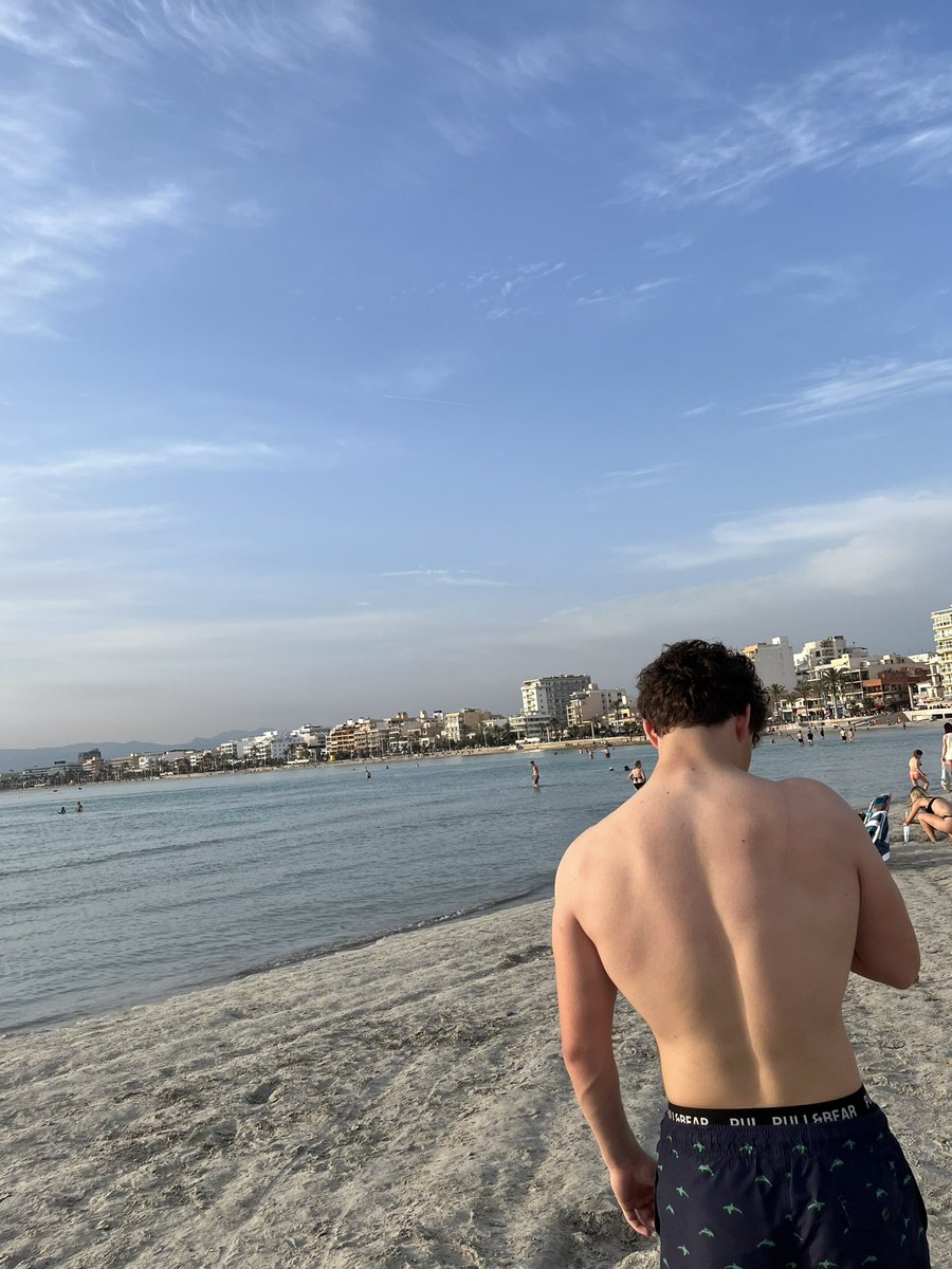 Mallorca
White boy summer😎☀️🍺