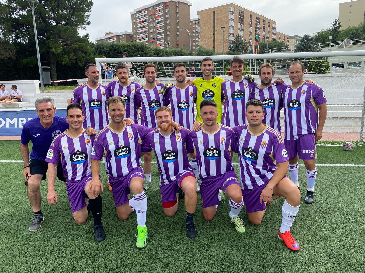 BomberosVLL's tweet photo. Nuestro equipo de fútbol está disputando en Madrid el campeonato de España de bomberos de fútbol 7. Ha pasado primero en la fase de grupos y juega mañana a las 9:00 los octavos de final contra Valencia. Mucha suerte y a luchar en cada encuentro. https://t.co/0MPN4NMpoj