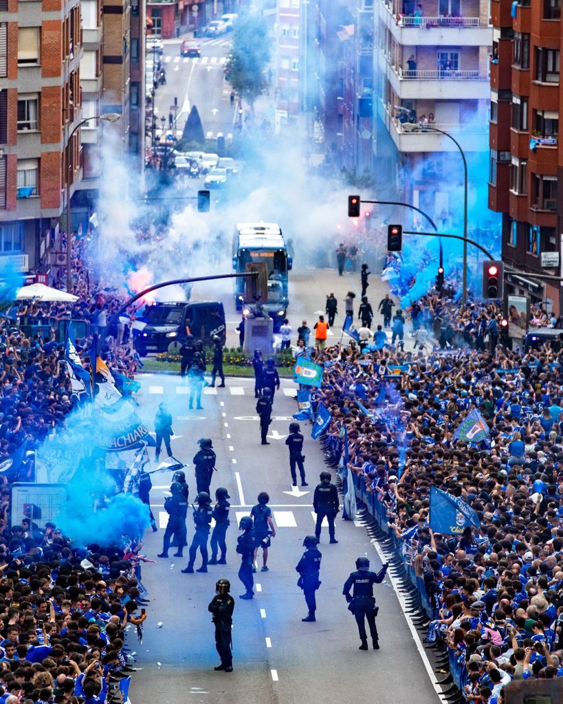 Segunda Federación (@segunda_rfef_) on Twitter photo ¡Muchas felicidades a todos los carbayones que acaban de certificar el pase a la final por ascender a #LALIGAEASPORTS! 💙💫
🔝🔥 Espectacular ambiente el vivido en el Carlos Tartiere que merece sin duda ser equipo de Primera División!
Puxa <a href="/RealOviedo/">Real Oviedo</a> ⚔️
#LALIGAHYPERMOTION ¡Muchas felicidades a todos los carbayones que acaban de certificar el pase a la final por ascender a #LALIGAEASPORTS! 💙💫
🔝🔥 Espectacular ambiente el vivido en el Carlos Tartiere que merece sin duda ser equipo de Primera División!
Puxa <a href="/RealOviedo/">Real Oviedo</a> ⚔️
#LALIGAHYPERMOTION
