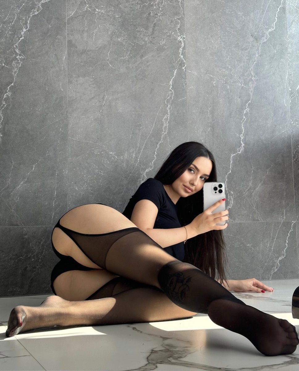 filatochka_'s tweet photo. Stockings or tights? https://t.co/6Krh5vqWOg