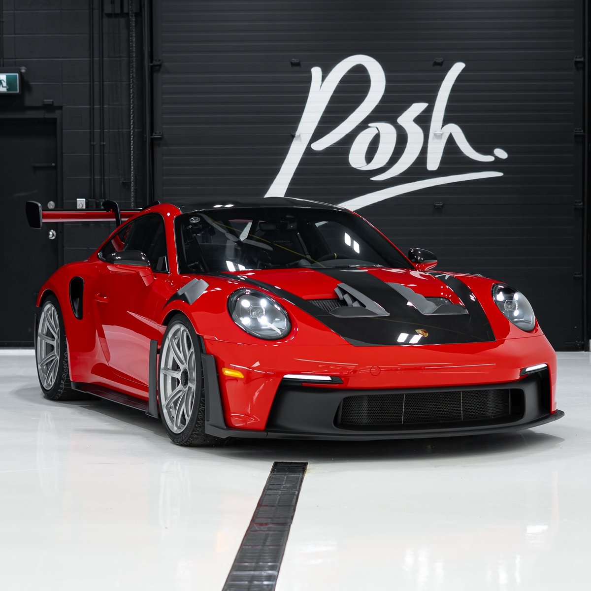 ForgelineWheels's tweet photo. Track rat. This gorgeous 992 Porsche #911GT3RS by @Tunerworks virtually lives its life at the track and has already accumulated almost 4000km (2485 miles) of just track mileage! It recently received a spring detail from the team at #PoshStudio to keep it all looking good, including those Hoosier R7 tires and 20x10/20x13 #Forgeline one piece forged #monoblock #GE1R wheels finished in Metallic Silver! See more at: https://t.co/xus3fXOapu
๐บ๐ธ๐บ๐ธ๐บ๐ธ
----------------
Wheel: #ForgelineGE1R
Type: One Piece Forged Monoblock
Series: Motorsport Series
Size Shown: 20x10.0 & 20x13.0
Finish Shown: Metallic Silver