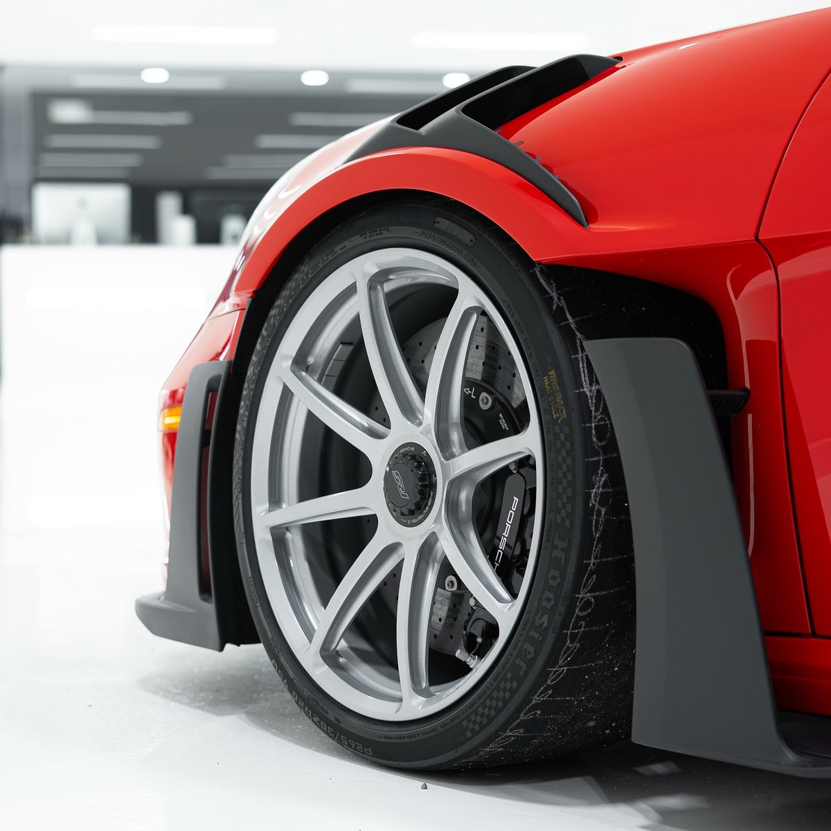 ForgelineWheels's tweet photo. Track rat. This gorgeous 992 Porsche #911GT3RS by @Tunerworks virtually lives its life at the track and has already accumulated almost 4000km (2485 miles) of just track mileage! It recently received a spring detail from the team at #PoshStudio to keep it all looking good, including those Hoosier R7 tires and 20x10/20x13 #Forgeline one piece forged #monoblock #GE1R wheels finished in Metallic Silver! See more at: https://t.co/xus3fXOapu
๐บ๐ธ๐บ๐ธ๐บ๐ธ
----------------
Wheel: #ForgelineGE1R
Type: One Piece Forged Monoblock
Series: Motorsport Series
Size Shown: 20x10.0 & 20x13.0
Finish Shown: Metallic Silver