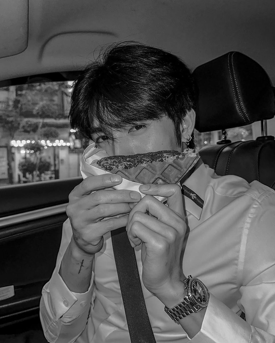 ㅤㅤㅤ
ㅤㅤ            @ 𝐍𝗘𝙍꩜𝙆𐌉ꔋ𝝤  𝗂𝗀  𝗎𝒑𝖽𝖺t𝗲 :

 ᅠ                     ❛ Cats  like  sweets. ❜ㅤㅤ
ㅤㅤ