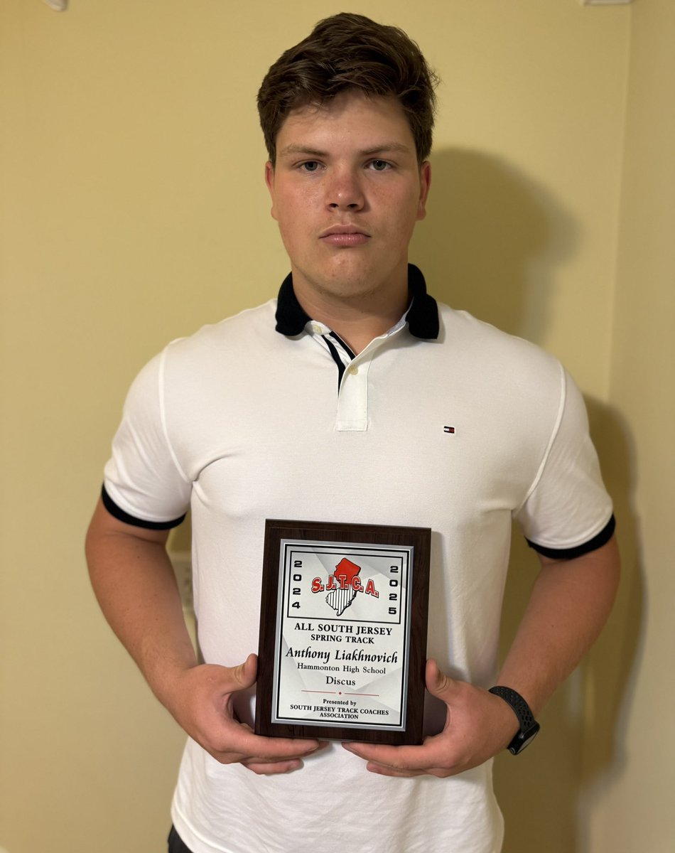 Congratulations to Seniors Jake Edwards (400m) &amp; Anthony Liakhnovich (Discus)  on being honored at the SJTCA Banquet last night for making the Boys All South Jersey Team.👏🏼👏🏼Senior Sean Fudala was also honored as the boys recipient of the Scholarship Award! 👏🏼👏🏼👏🏼 
#PROUD