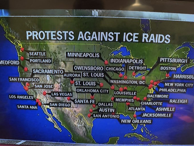 HispanTV_Brasil's tweet photo. Protestos contra medidas anti-imigração de #Trump tomam cidades nos EUA.  #LosAngeles , #SanFrancisco , #Denver, Aurora, #Houston, Austin, San Antonio, Dallas, #NovaYork, Boston, Philadelphia, Chicago, Minneapolis e St. Louis são algumas das principais cidades. https://t.co/kCcVUhv1YQ