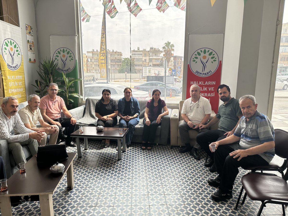 kocersuruc's tweet photo. Dem parti Urfa il örgütüne yeni görevlerinden dolayı başarılar dileriz…⁦@demurfail63⁩ ⁦@AyseSurucuUrfa⁩ ⁦@NihatDemrblekli⁩ https://t.co/mDU5DhGuWO