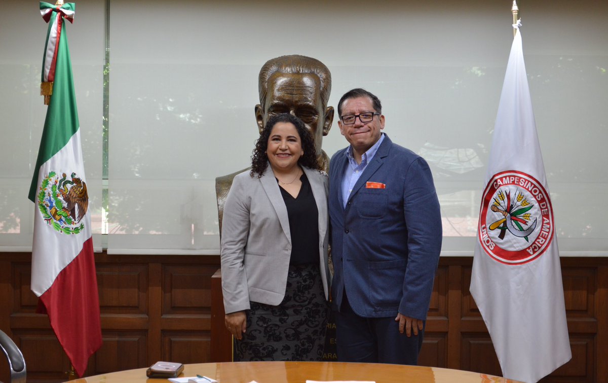 CEN_CNC (@cnc_cen) on Twitter photo Nuestra líder <a href="/LetyBarreraM/">Leticia Barrera</a> sostuvo una productiva reunión con el líder de la CONSUCC, Alfonso Garzón. Ambas organizaciones, entablaron un diálogo fraterno para fortalecer las labores en el campo mexicano. Nuestra líder <a href="/LetyBarreraM/">Leticia Barrera</a> sostuvo una productiva reunión con el líder de la CONSUCC, Alfonso Garzón. Ambas organizaciones, entablaron un diálogo fraterno para fortalecer las labores en el campo mexicano.