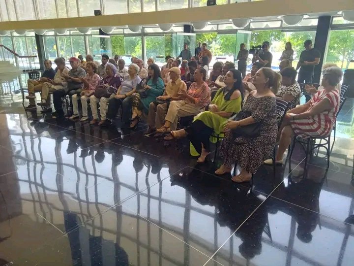 #6DécadasY6Años | Este 11/06, en el vestíbulo de la #SalaAvellaneda, realizamos actividad central en ocasión de las celebraciones por #66Aniversario del #TeatroNacionaldeCuba 🇨🇺  #MejorArteParaTodos 

🗒️ Abrimos hilo 🧵 con varios de los momentos, solo fotos 📷 🔻