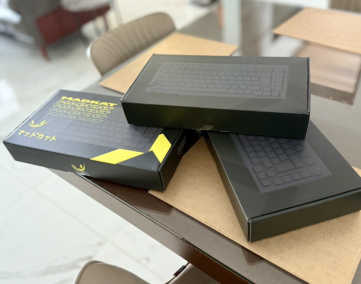 Ya me llegaron los tecladitos Madkat, quien quiere uwu 💛