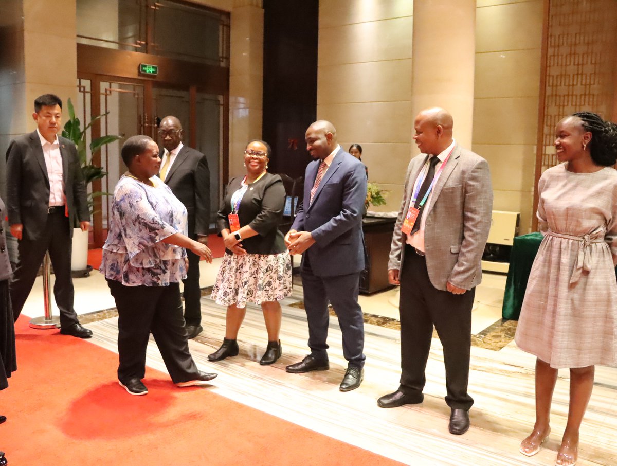 R_Nabbanja's tweet image. I have arrived in Changsha China to represent the @Government at the China-Africa Economic and Trade Expo. The expo has attracted more than 28,000 people from 48 African countries, nine international organizations and 27 Chinese provincial-level regions. Looking Forward to…