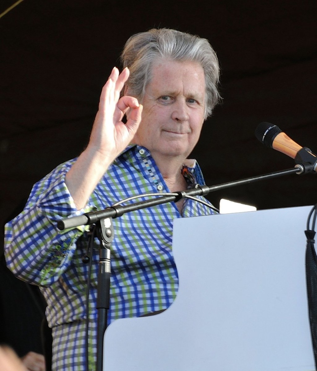 Impactado con la noticia que nunca hubiese querido leer. Descansa en paz <a href="/BrianWilsonLive/">Brian Wilson</a> junto a tus hermanos Carl y Dennis. Los que vivimos esa época te llevaremos siempre en el ❤️.