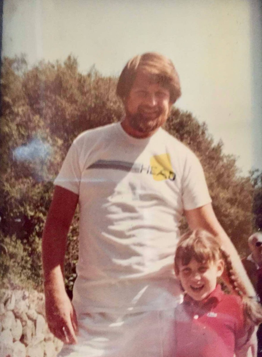 SWMaybelline's tweet photo. https://t.co/fF5ouUsnuL
Leo the Lab report:
This is a picture of Mema and Brian Wilson in 1981. She's so sad about losing Mixi, now Brian. We're playing Beach Boys all day. RIP Brian. It's the of the Surfers Rule era.
#RIPBrian #BEACHBOYS2025 #lake https://t.co/aeMhFcj3jT