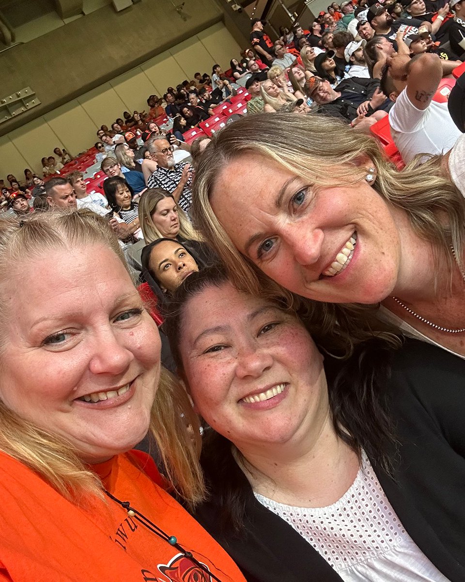 UFCW_1518's tweet image. We had a roar-some time at the BC Lions' opening game this weekend with the lucky members who won tickets in our giveaway — made even better by a Lions victory! 🦁🎉
Thanks again to everyone who entered, and keep your eyes peeled for next season's competition 👀