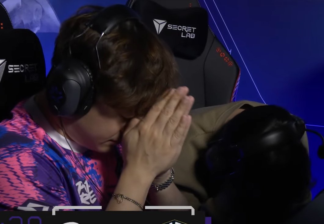 KTX Medro (@medro_med) on Twitter photo PRX threw 2nd half of Lotus so hard that both MindFreak and Alex had to start praying 😭
#VALORANTMasters PRX threw 2nd half of Lotus so hard that both MindFreak and Alex had to start praying 😭
#VALORANTMasters