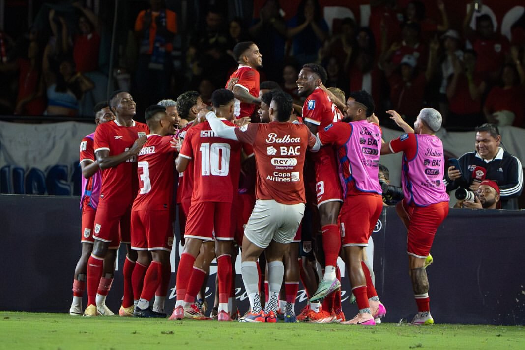 Prodenapanama's tweet photo. Victoria en casa con el apoyo de un país entero ❤️🇵🇦 ¡VAMOS PANAMÁ! @fepafut 

#MasPanameñosQueNunca #PanamaMayor https://t.co/bnrZNdCgl3