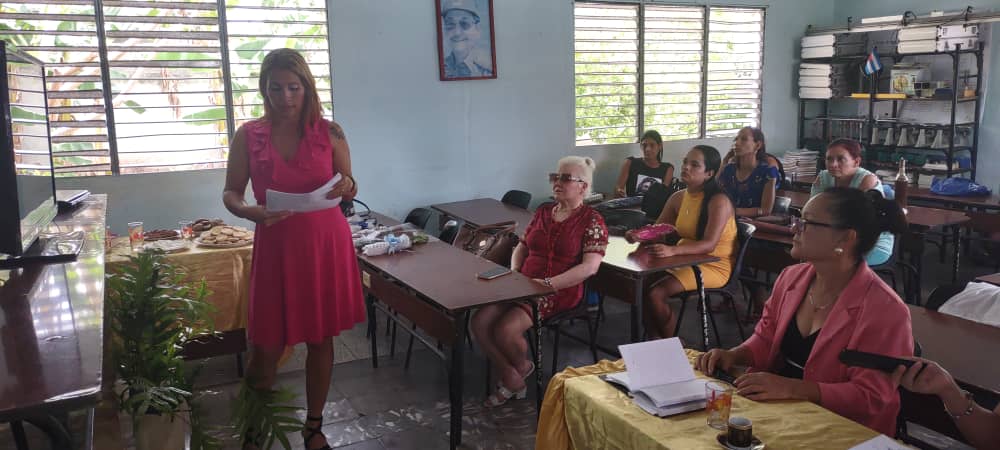 cauto2627's tweet photo. Felicidades 🎉 a Yailen Sánchez por su aporte en su informe de Sistematización de experiencias hacia un grupo de personas con VIH SIDA para mejorar su calidad de vida en el municipio Cauto Cristo.
#SomosUDG
@CubaMES 
@adis_jordan 
@AlarconKar40527 https://t.co/2aQqg1stm6