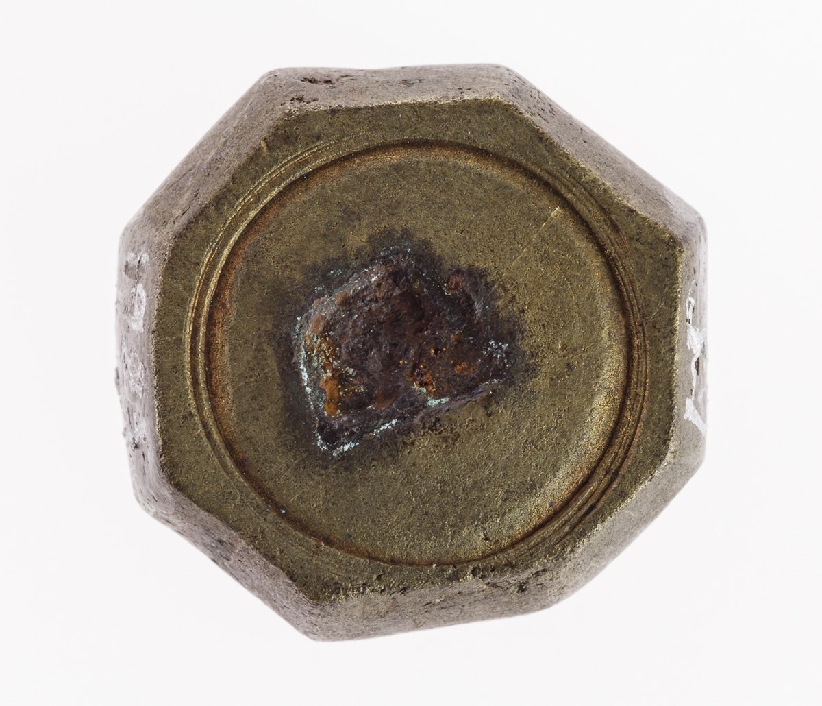 Even though they are supposed to be standardized and trustworthy, weights can also be altered. Bronze weights, such as this octagonal example, were a common type of weight used in the Islamic period, only ceasing to be used in the Ottoman period. In this case, made a gouge in
