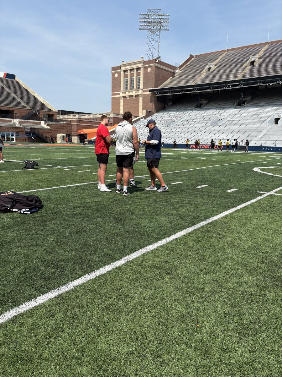 SorenFifer's tweet image. Had another amazing time at Illinois and competing. Loved talking to @Coach_BMiller and @BretBielema after. Looking forward to the future!