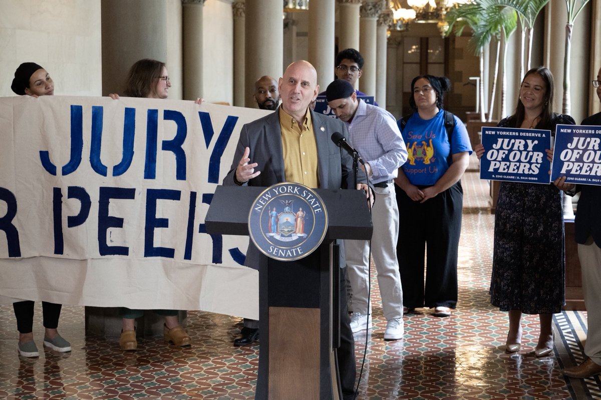 Proud to cosponsor the <a href="/AMEddieGibbs/">Assemblymember Eddie Gibbs</a> <a href="/SenatorCCleare/">Senator Cordell Cleare</a> 
Jury of Our Peers Act, which would end the lifetime ban on jury service for ppl w/ felony convictions. The current policy of excluding this population from jury service is against the foundational ideal of a jury of your peers
