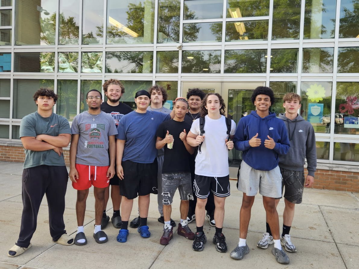 Our players have volunteered at multiple events in our community recently. We are proud that our players are can show their character by serving others.