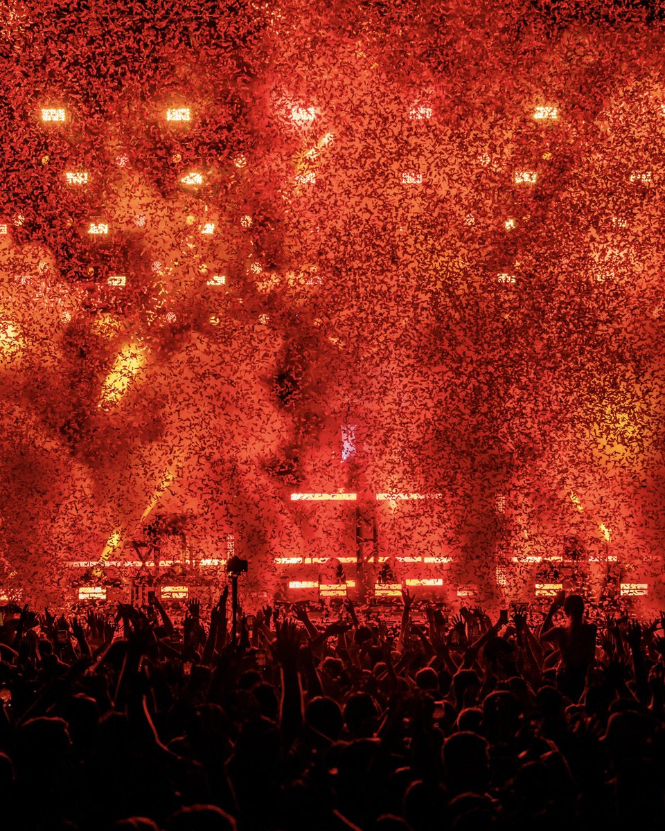 palmtreefest's tweet image. Celebrating because there’s only 10 more days until #PTMFHamptons 🎉🥳🎊
