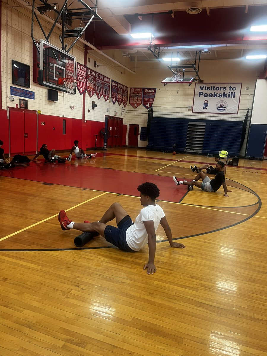 coachsearight's tweet image. Open Gym today is a new look 👀 @PeekskillDevils working hard 😓 together. #DestroyExcuses #P-Skill
