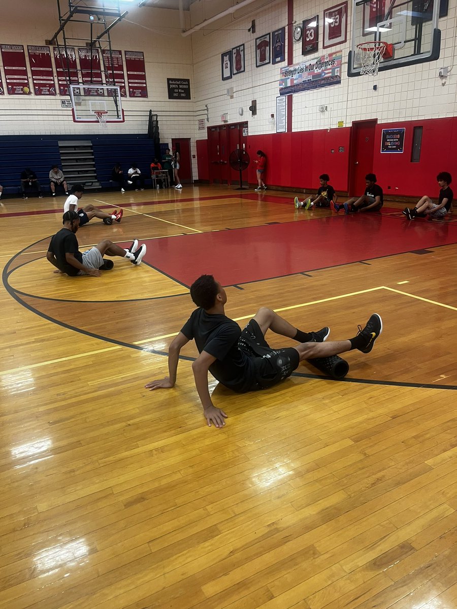 coachsearight's tweet image. Open Gym today is a new look 👀 @PeekskillDevils working hard 😓 together. #DestroyExcuses #P-Skill