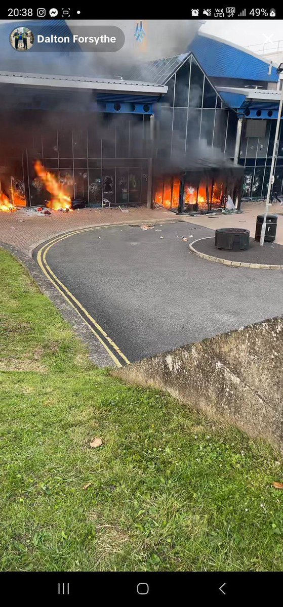 🇮🇪RIOTS SPREAD OVER MIGRANT PAEDOPHILE RAPES:

A 3rd night of disturbances in Ballymena with violence spreading to Newtownabbey, Coleraine, and Larne.

<a href="/TheFlareNews/">The Flare</a>