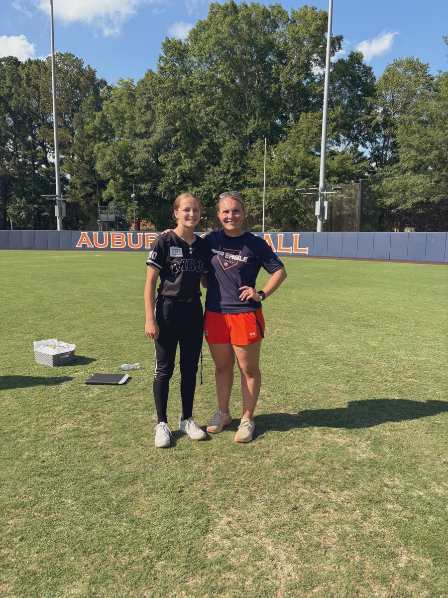 NorahBox's tweet image. Thank you @AuburnSoftball for an incredible camp experience!! I feel
so blessed to have had the opportunity to learn and get better with @KateMalveaux &amp;amp; @CoachMalveaux. It was also a blast hanging with my teammates @EmersynHaney51 @EmilyStuman22 &amp;amp; @EllieFleming27. Hope to come…