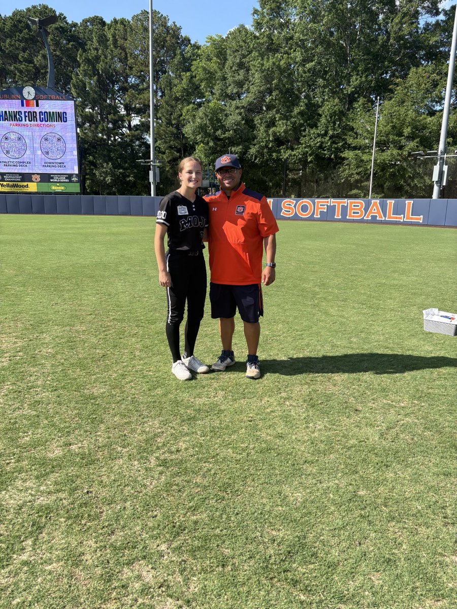 NorahBox's tweet image. Thank you @AuburnSoftball for an incredible camp experience!! I feel
so blessed to have had the opportunity to learn and get better with @KateMalveaux &amp;amp; @CoachMalveaux. It was also a blast hanging with my teammates @EmersynHaney51 @EmilyStuman22 &amp;amp; @EllieFleming27. Hope to come…