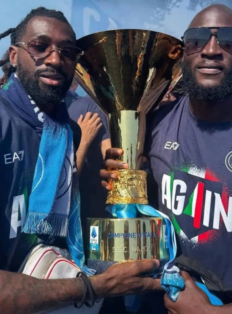 Dopo 10 anni di Pro Club, un annata completamente differente, con uno stile di gioco differente dal meta ma un gruppo fantastico che ha portato alla conquista del titolo con mio fratello Romelu Lukaku (quello vero però!)

Campioni Serie B VPG ITALIA ! 🏆
