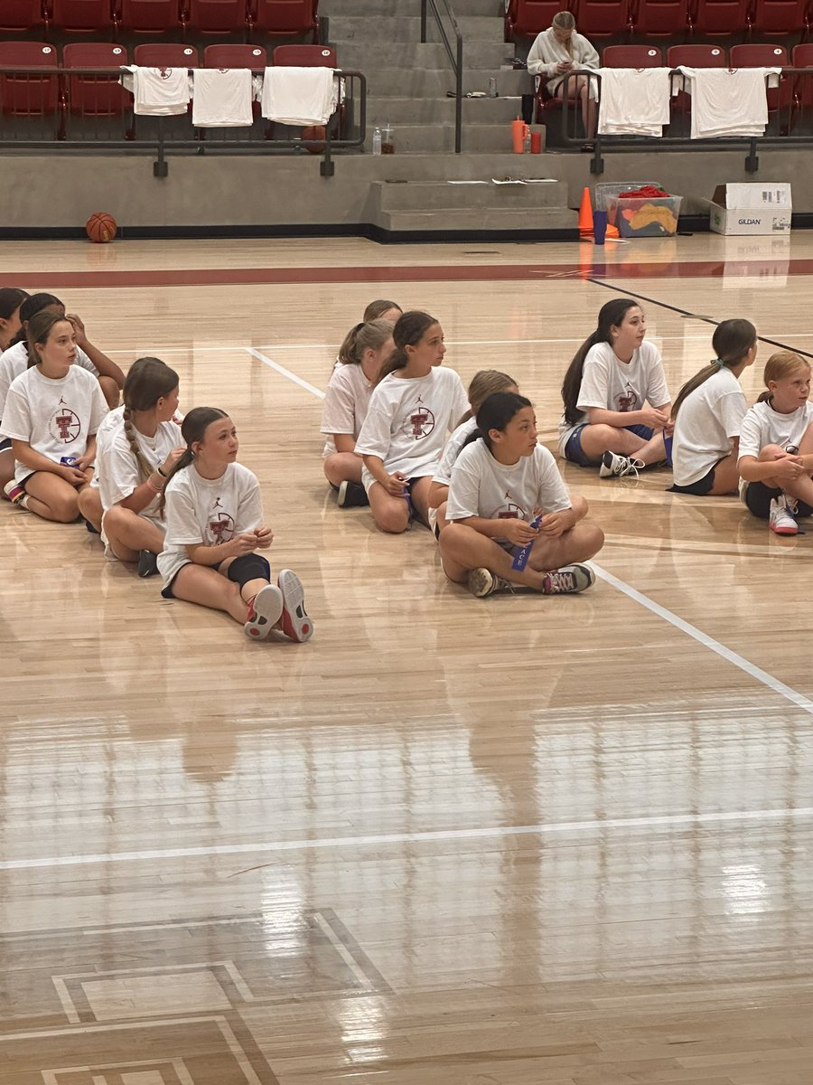 What a great 3 days we had with our 3rd-6th graders!!   We worked on fundamentals, did skill break downs in stations, had fun in our contests and league games and showed some spirit through color wars and jersey day!    The future is bright for the Lady Tigers!