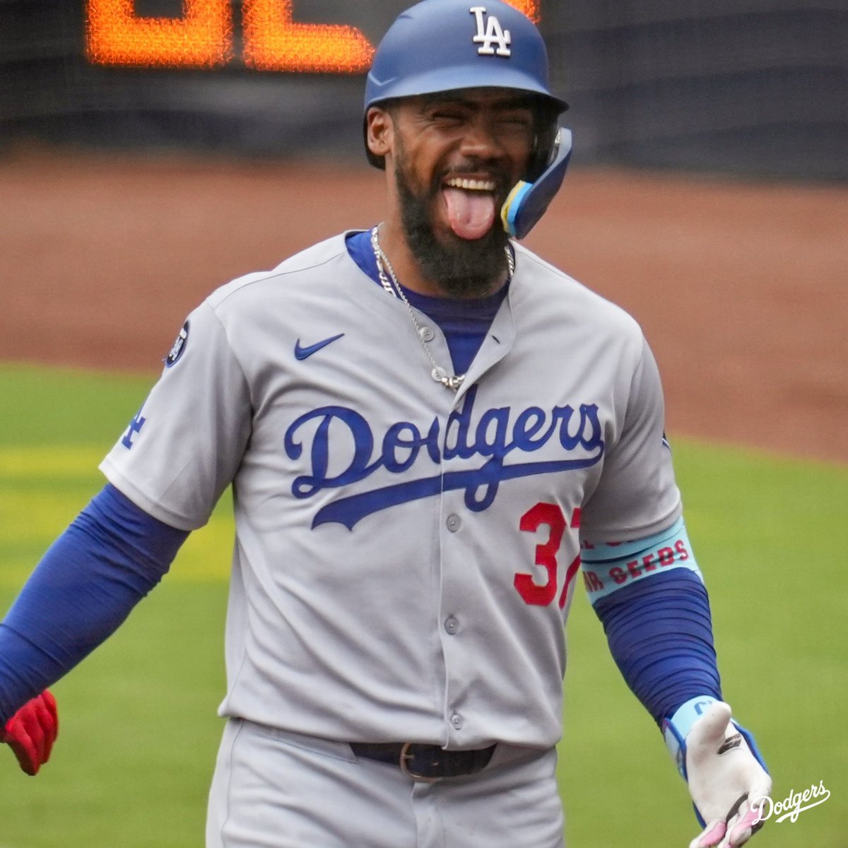 Dodgers's tweet photo. That Teoscar smile. https://t.co/BV4jIjDYKJ