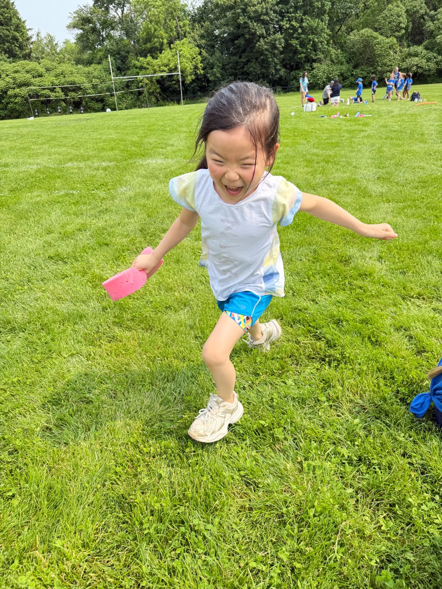 Take a look at Norton kindergarteners signing the beam! ✏️
#cheshirepublic #cheshirepublicschools #cheshirectpublicschools #nortonschoolpta