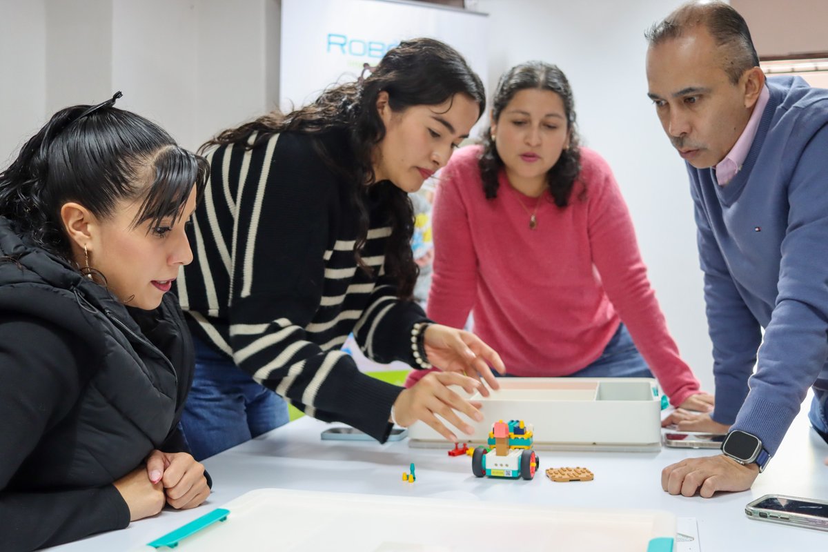 SoyRobotiX's tweet image. 💡 Realizamos un nuevo workshop de LEGO Education Ciencias. ¡Gracias a todas las escuelas que participaron en esta experiencia!

Si quieres conocer más sobre este set, visita: bit.ly/43QD0JJ

#LEGOEducation #RobotiX #STEM #LEGOEducationCiencias