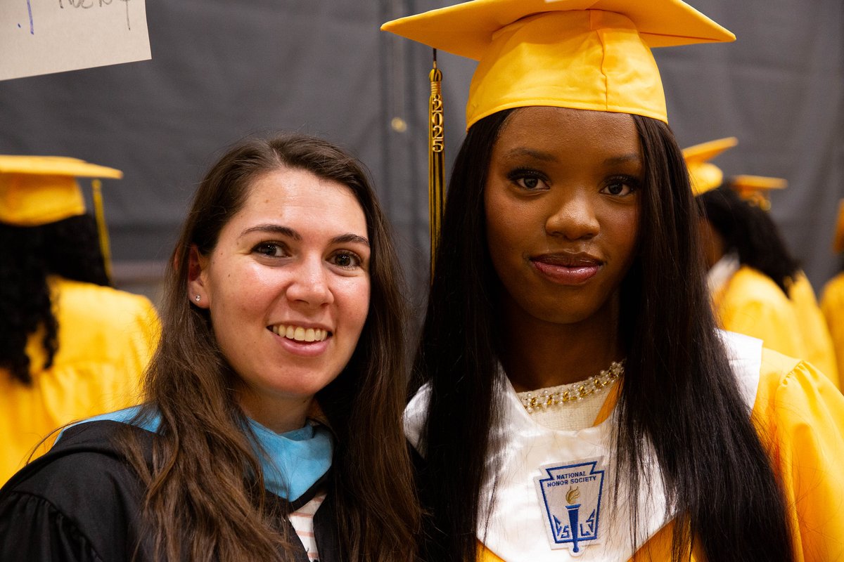 BaltCoPS's tweet photo. πΈ Photo albums from all 2025 BCPS commencement exercises are now available on the BCPS Flickr page. Download and share your favorites! #bcpsgrad
β‘οΈ https://t.co/8e107f6cWd https://t.co/h6IHXkljMg