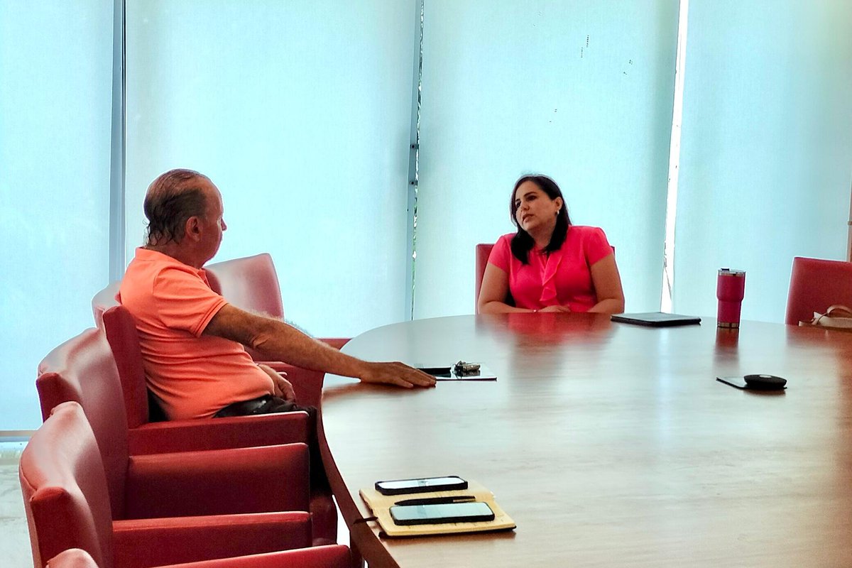 Mayuli Martínez Simón (@mayulimtzsimon) on Twitter photo Me reuní con Jesús Almaguer de la <a href="/AHCancun/">Asociación de Hoteles de Cancún, Pto Morelos e IM</a>, dialogamos sobre los retos y oportunidades del sector turístico en nuestra región.
Uno de los temas centrales fue el #sargazo y las iniciativas que estoy impulsando desde el Senado para atender este fenómeno con seriedad. Me reuní con Jesús Almaguer de la <a href="/AHCancun/">Asociación de Hoteles de Cancún, Pto Morelos e IM</a>, dialogamos sobre los retos y oportunidades del sector turístico en nuestra región.
Uno de los temas centrales fue el #sargazo y las iniciativas que estoy impulsando desde el Senado para atender este fenómeno con seriedad.