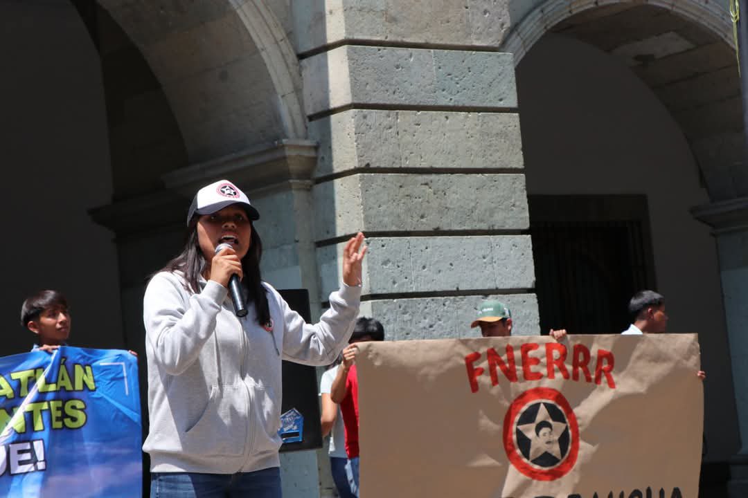 mont_arrieta's tweet photo. El Gobierno Municipal de Miahuatlán le dio la espalda a los jóvenes.
¿Y el @GobOax? Sigue sin responder.
¡La educación se defiende!
#DevuelvanAlbergueAEstudiantes
@FnerrrOax https://t.co/M3mV9bU8Cu