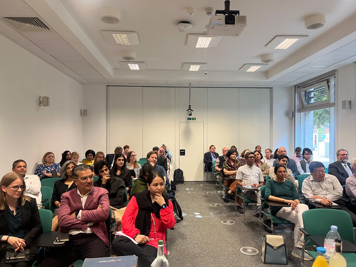 PrajaktiK's tweet image. A big thank you to @ZahraJoya Sir Laurie Bristow @Hughes_Hall @hameedhakimi and Annika Schmeding @AnnikaAneko for an interesting discussion on #Afghanistan. Organised by @CSASCambridge and Wolfson College.