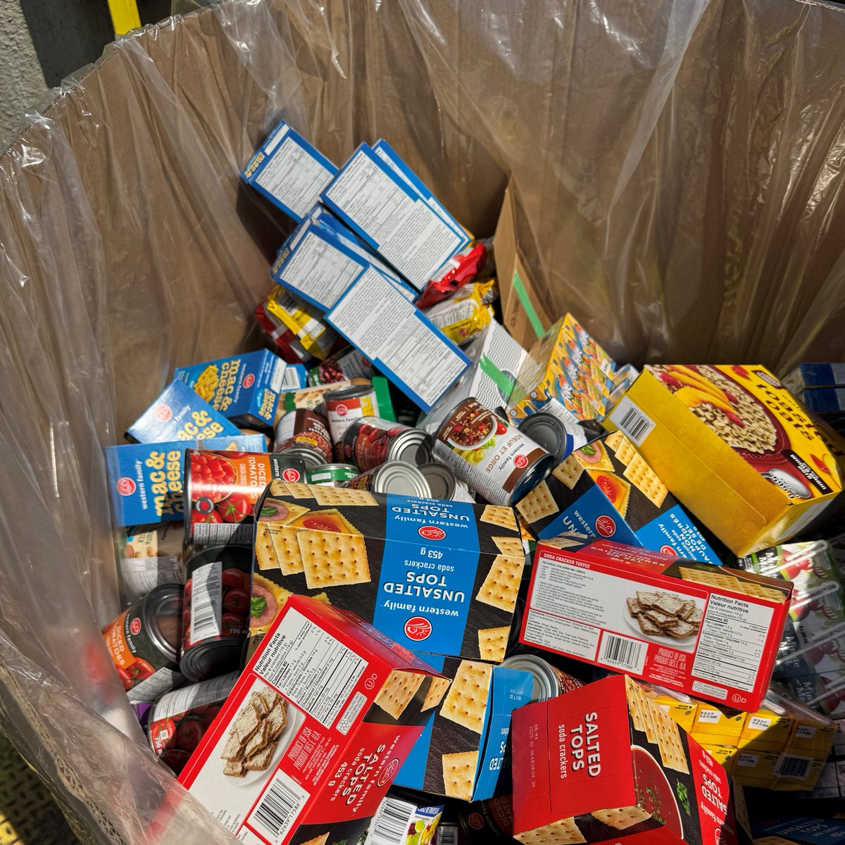 Goldthorpe_Jake's tweet photo. "We’re proud to have donated $1,142.28 worth of food — that’s 380 lbs! 🥫💚 All in support of the Calgary Food Bank and our amazing community. Together, we’re making a difference! 🙌 #betterthingsmoments #desjardins #desjardinsagent" https://t.co/QIWk0X5VPb