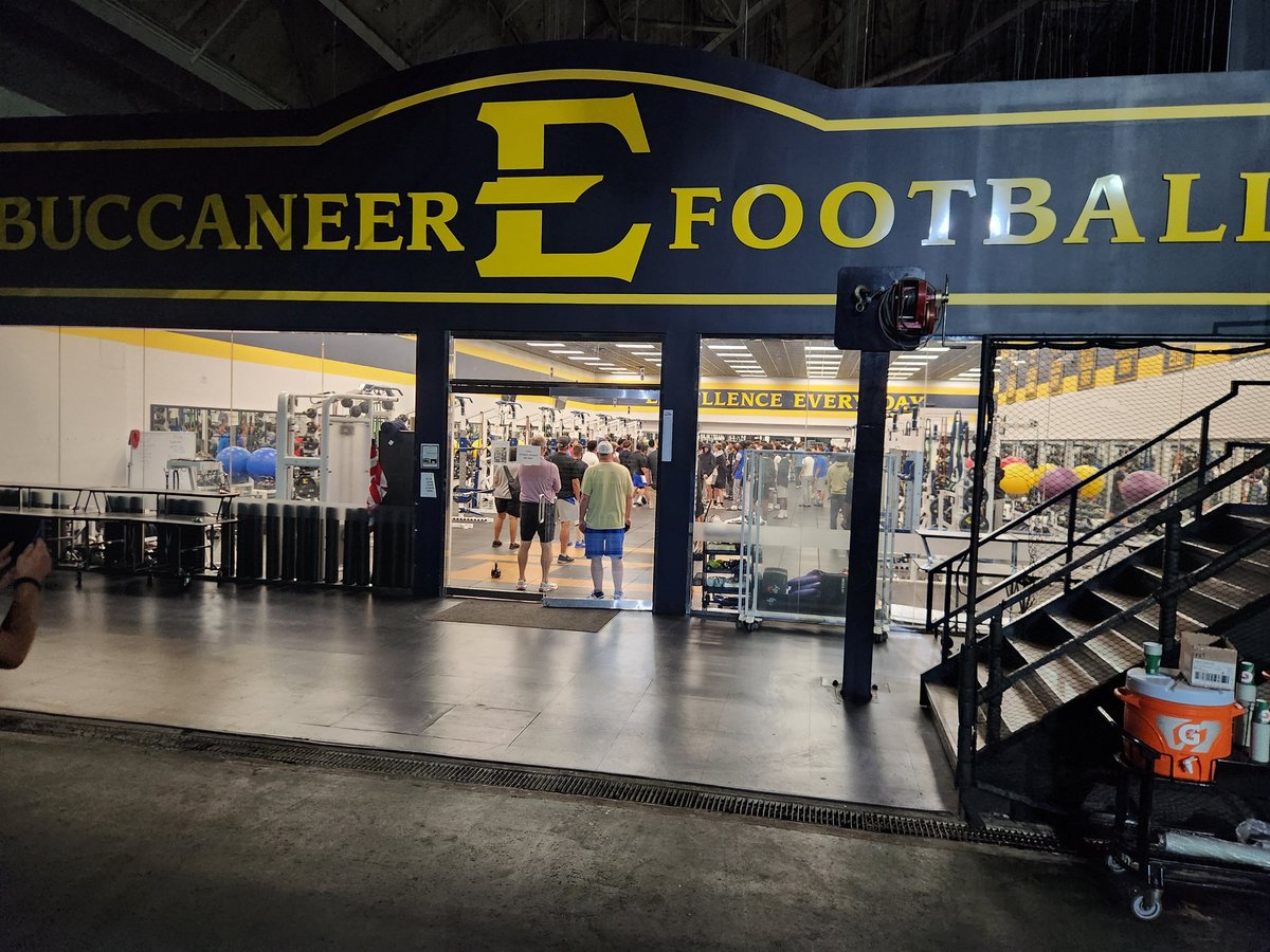 The Land Boys made another stop in Johnson City to tour another very nice facility. Thanks to Coach Heals for making it a wonderful trip. 💪🏽