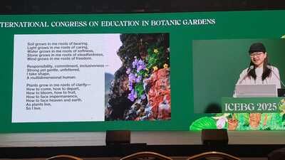 Philosophical poetry at the ICEBG congress with Chinese plant conservation influencer Lujing Chen, who has managed to get 4 billion views with her plant conservation videos. 

#11ICEBG #BotanicEducators #BotanicEducatorCongress #GlobalConservationNetwork