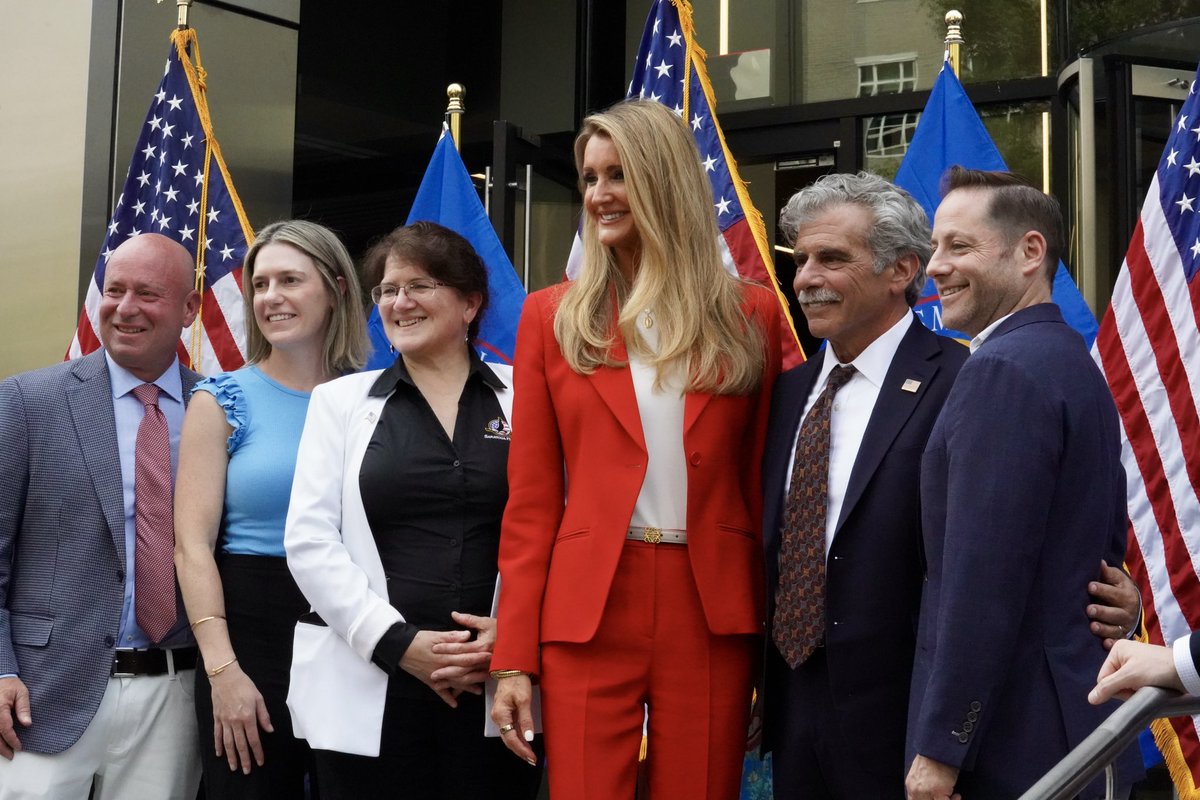 Today at SBA’s Flag Day Ceremony, we proudly raised a new AMERICAN MADE flag over our headquarters in Washington.

It is a privilege to serve under its Stars and Stripes - on behalf of the 34 million small businesses who represent the best of America. 🇺🇸