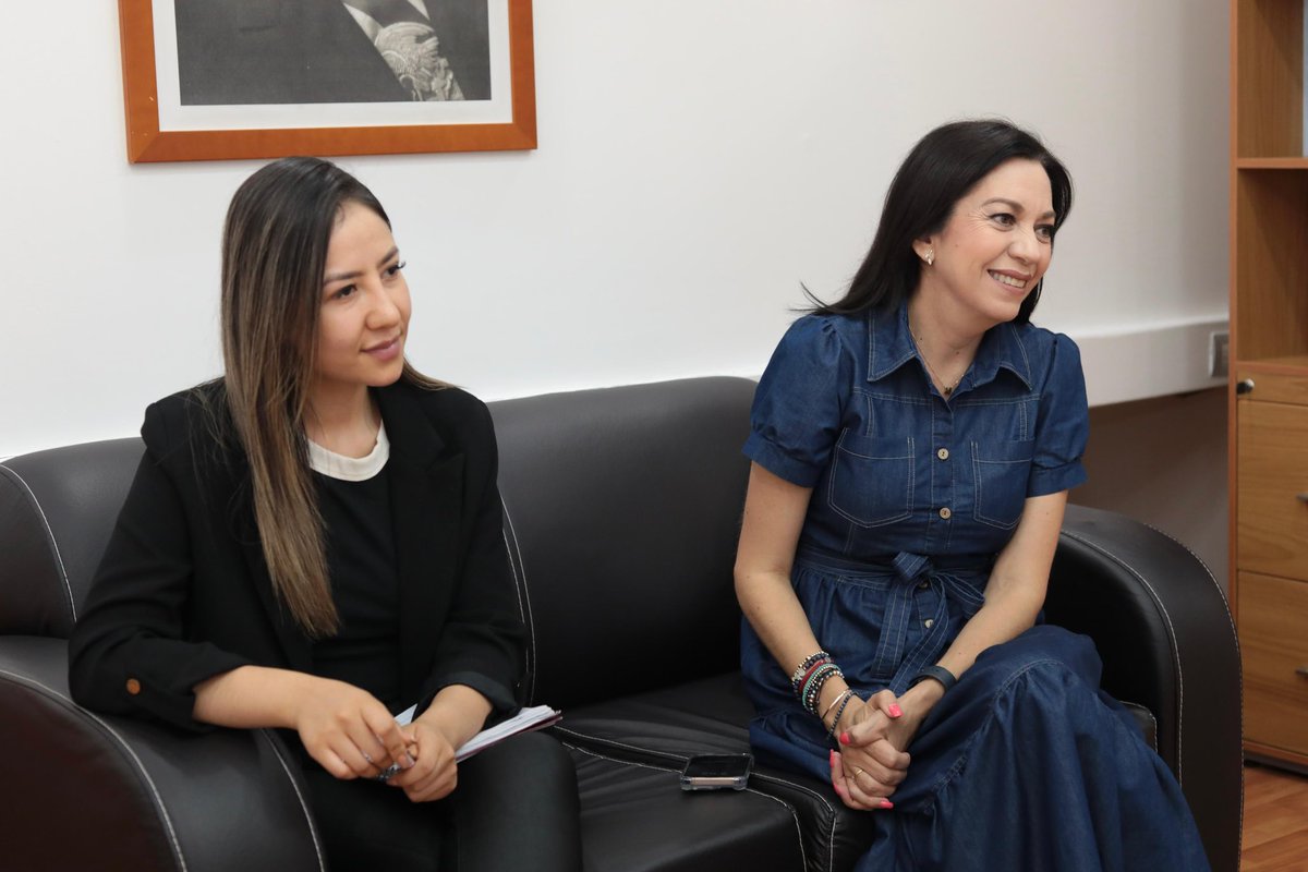 🙌🏻 Un gusto recibir visitas como la de Sofía García, estudiante michoacana invitada a participar en el Programa Espacial 🚀 de la #NASA en Houston, Texas 🇺🇸, a quien apoyaremos con su beca de movilidad para que haga realidad este sueño 🤩✈️🌎 Con educación, #MichoacánEsMejor