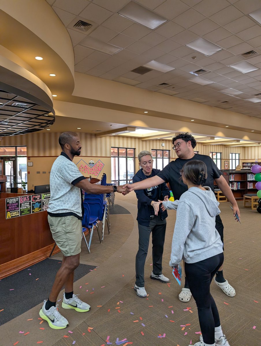 Alvarez_SEISD's tweet photo. Day 2 of @CoolSpeak for our LOC students was powerful. They were reminded that setbacks aren’t stop signs—they're setups for comebacks. The Balloon Tower Challenge served as a metaphor for life: with the right mindset &amp; a strong foundation, you can rise above. #SanEliManoAMano https://t.co/dOMumyLVh9